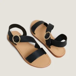 Sandales asymétriques