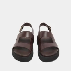 Sandales à brides croisées