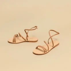 Sandales plates à brides et lanières