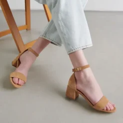 Sandales à talons carrés
