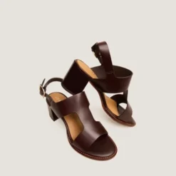 Sandales à talons et boucles ajustables