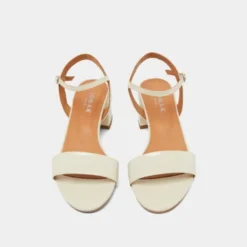 Sandales à talons et bouts ronds