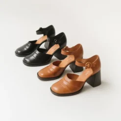 Sandales à talons et brides