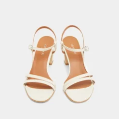 Sandales à talons et brides