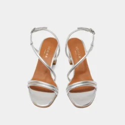 Sandales à talons et brides
